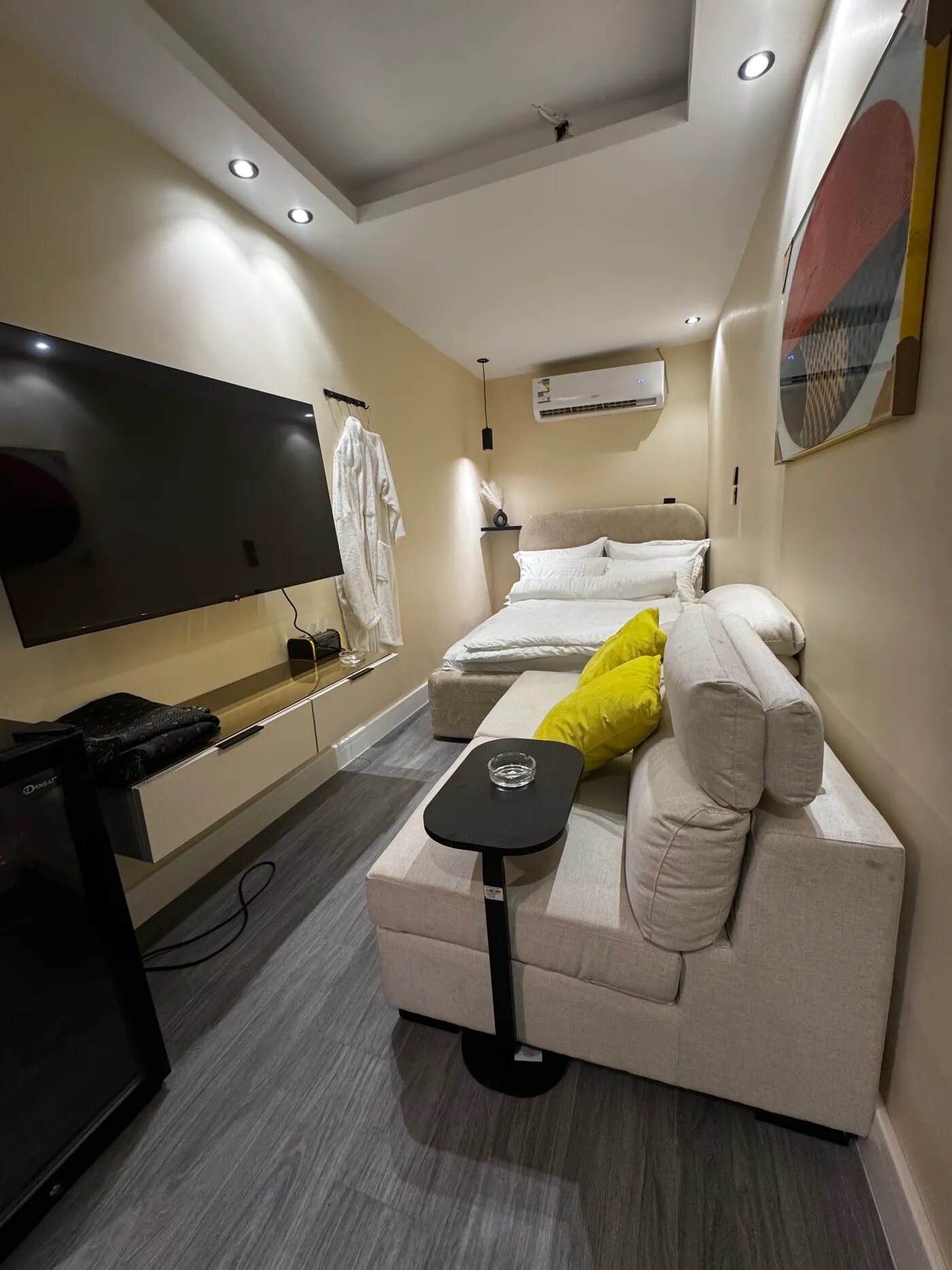 استديو هادئ بدخول ذاتي 15