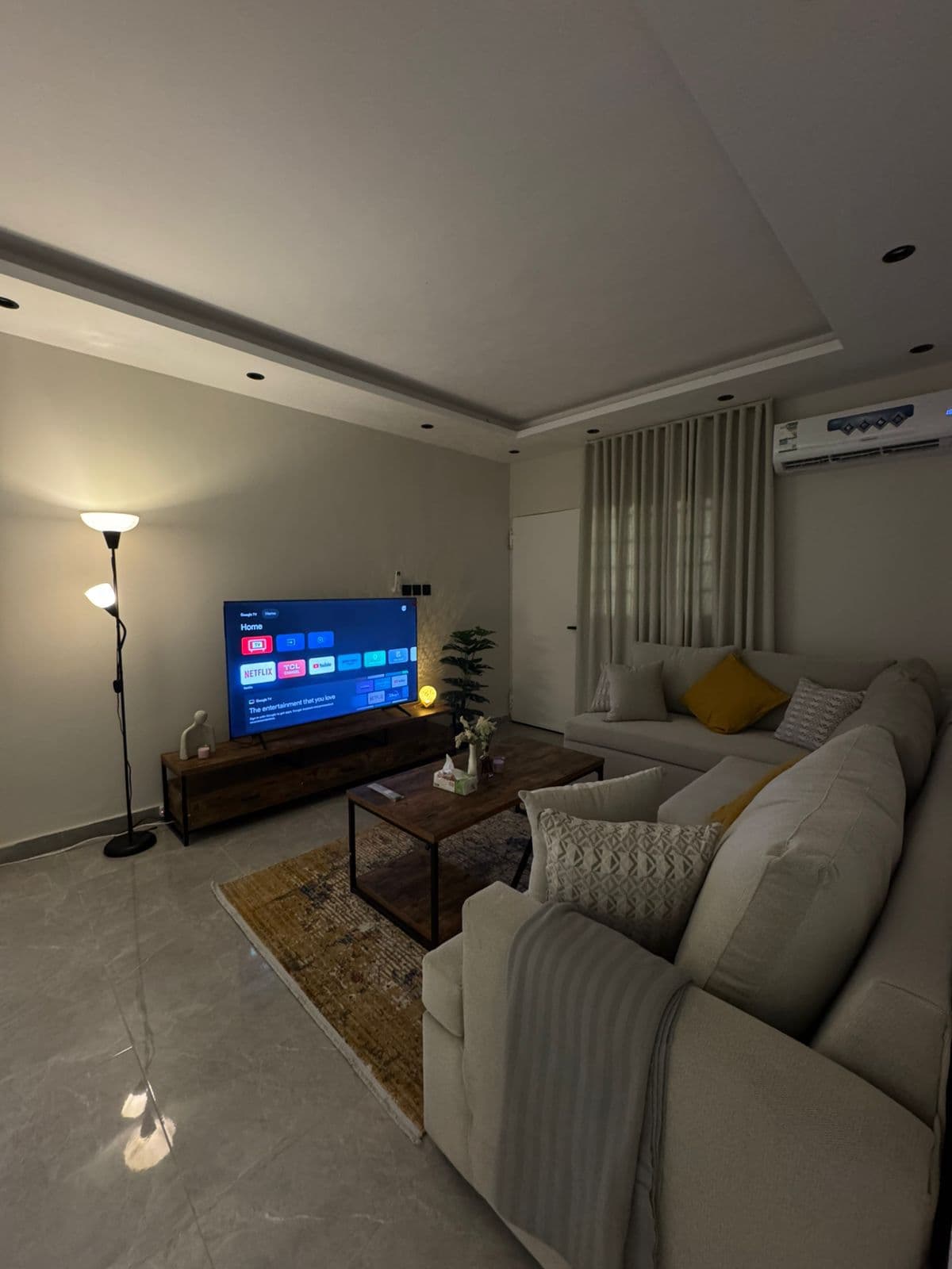 شقة واسعة بمدخل خاص وحديقة في الملقا البوليفارد 4