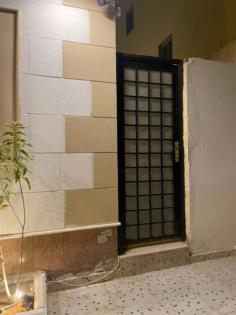 شقة واسعة بمدخل خاص وحديقة في الملقا البوليفارد 8