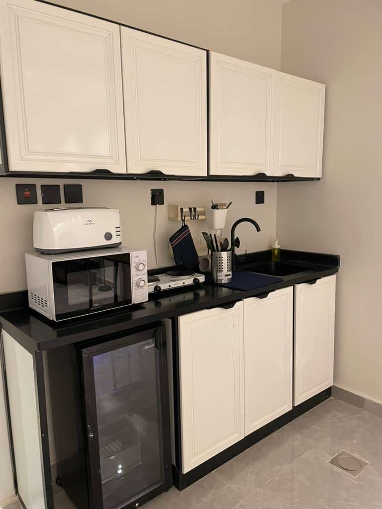 شقة واسعة بمدخل خاص وحديقة في الملقا البوليفارد 13