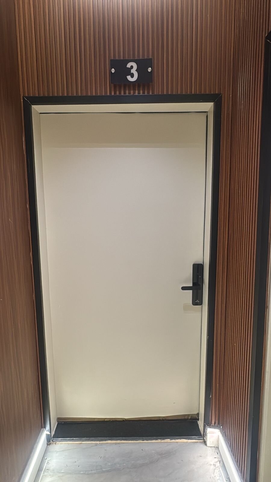 استوديو انيق وهادئ 14