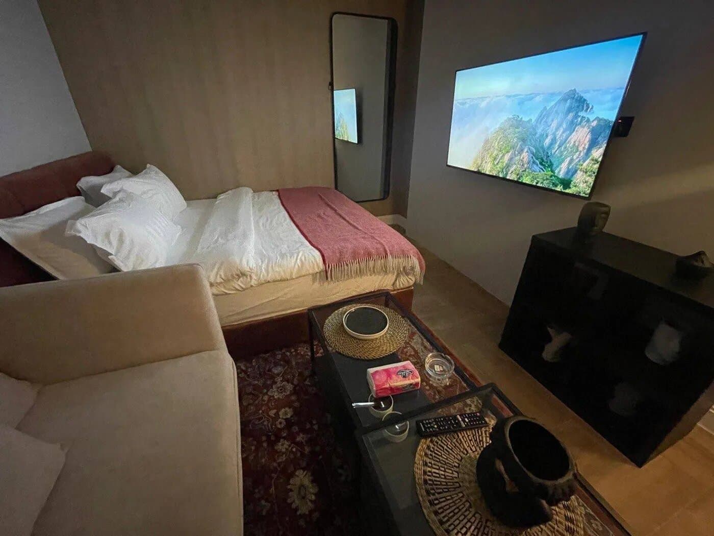 استديو بسرير ماسترS4 4