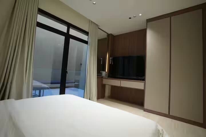 Luxe Retreat Pool Prime Spot 3