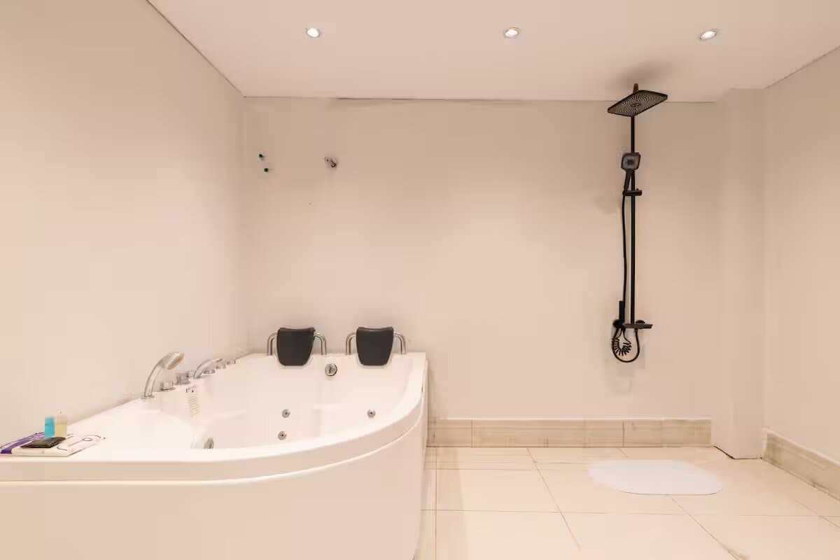 استديو فاخر بجاكوزي 5