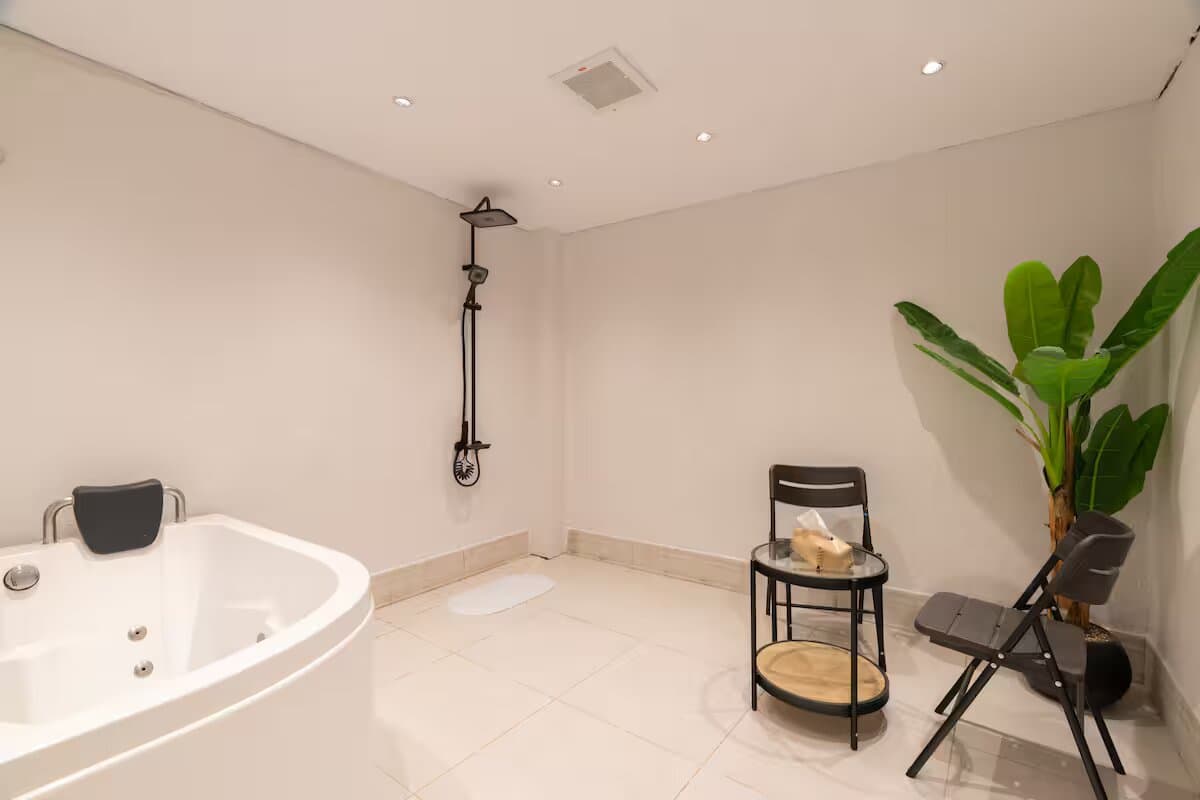 استديو فاخر بجاكوزي 6