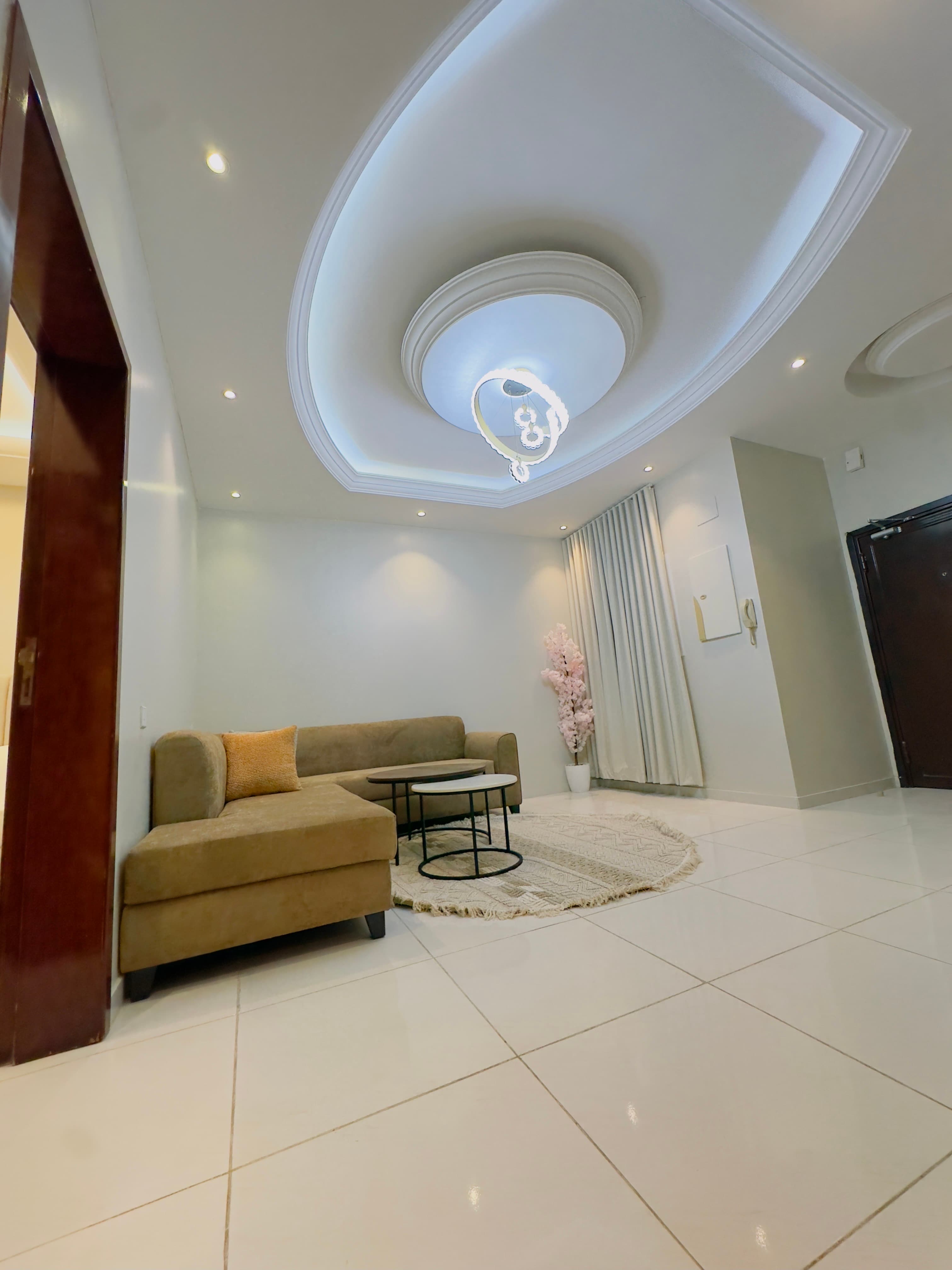 شقة انيقة بغرفتين نوم ومطبخ 2