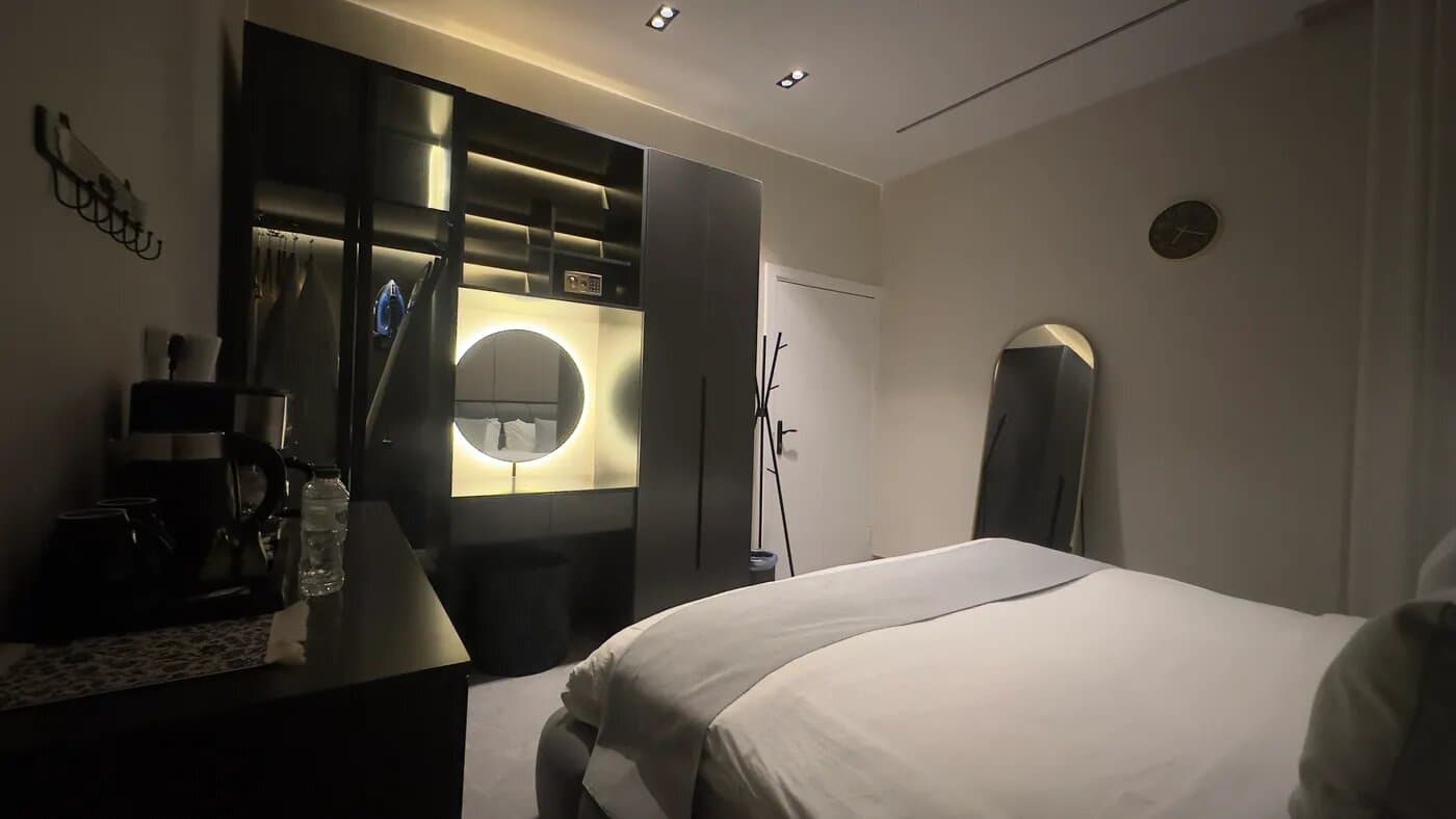 شقة بغرفة نوم وصالة 4