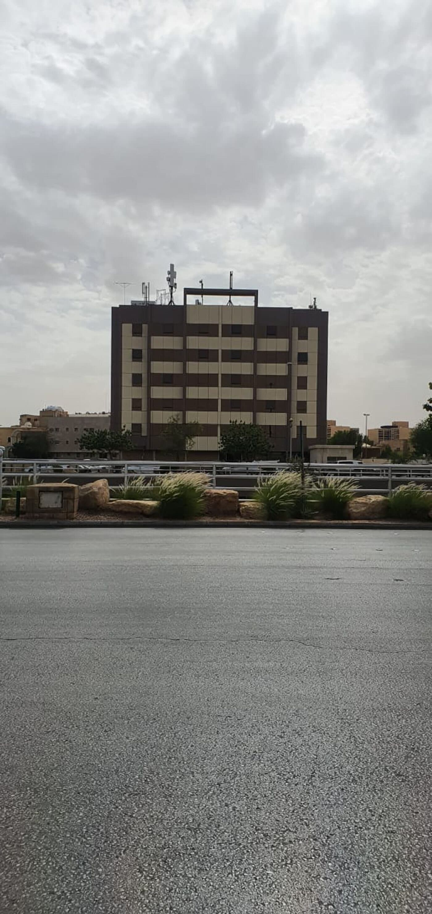 شقة كبيرة غرفة وصالة 9