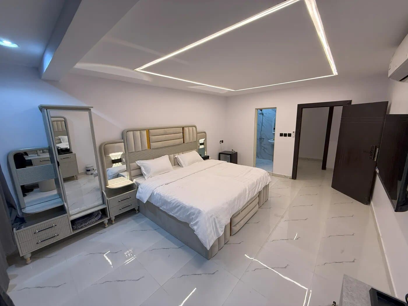 استوديو بأثاث مريح 2