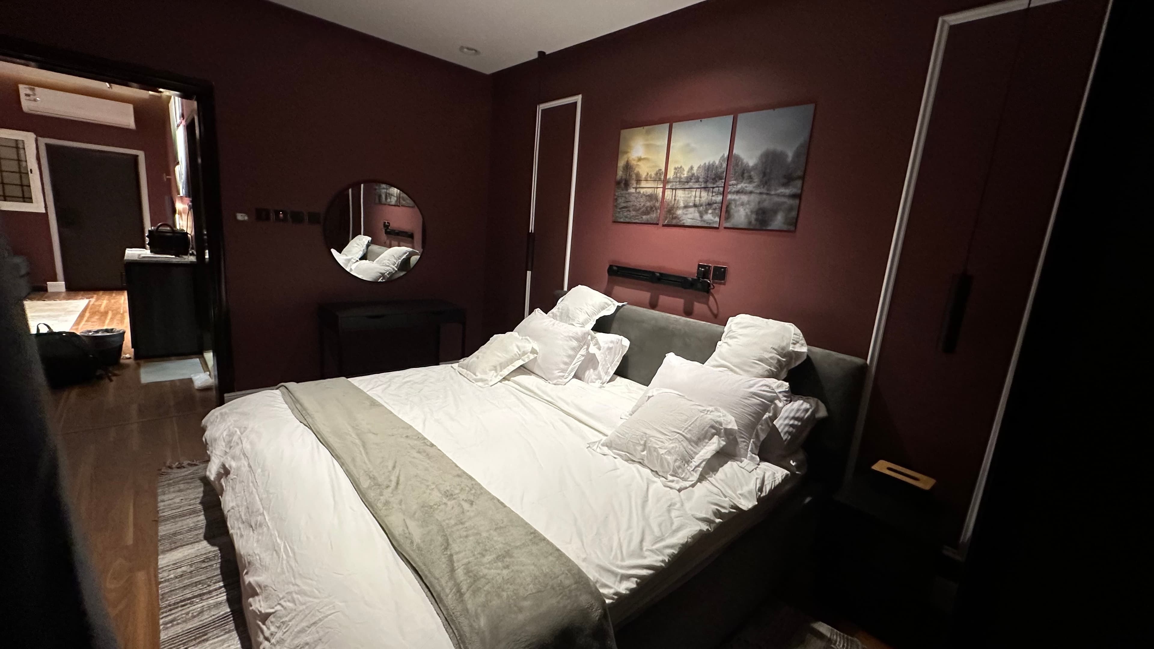 Dark Horse Apartment 6