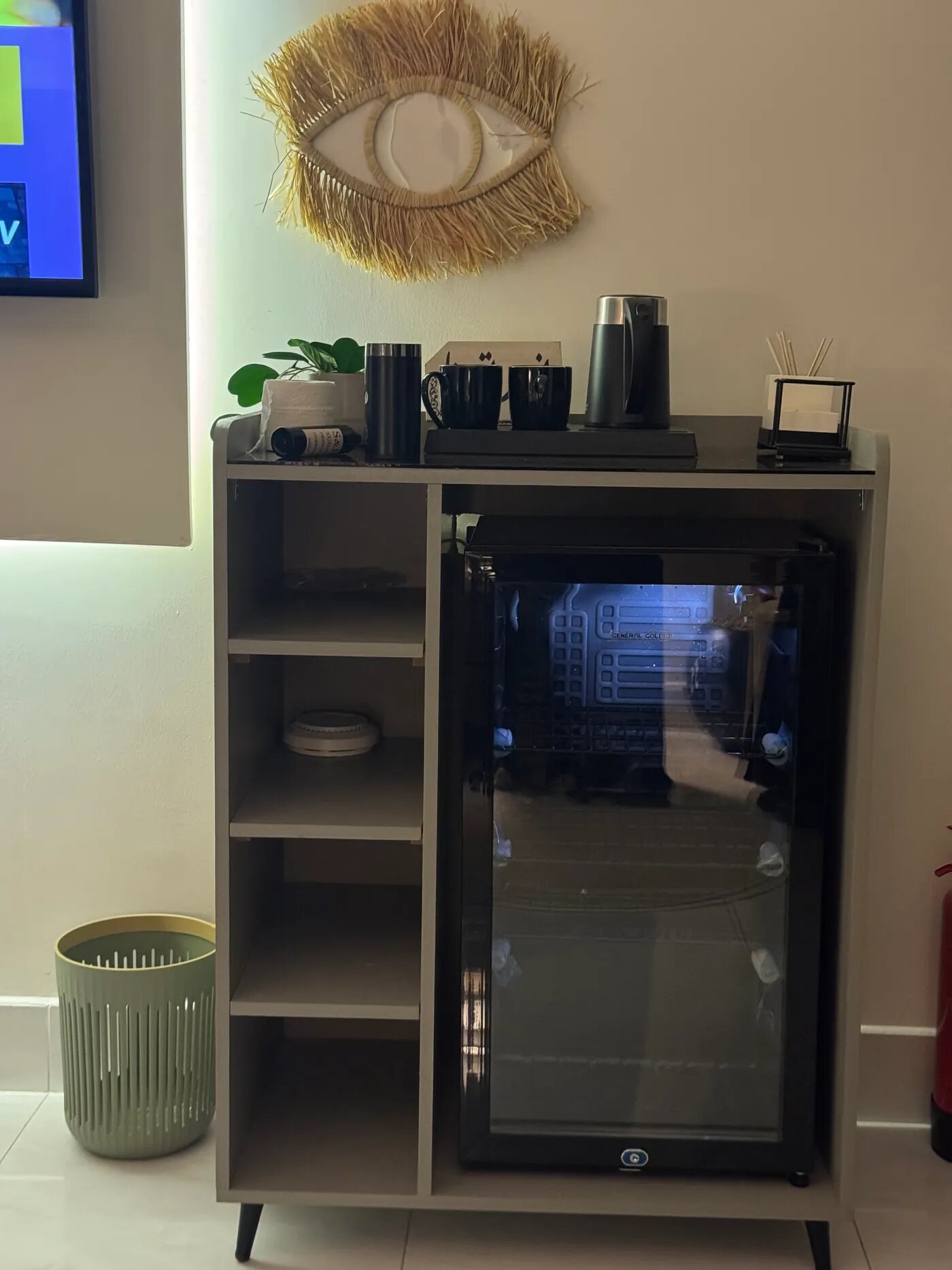 استديو بسرير ماستر 8