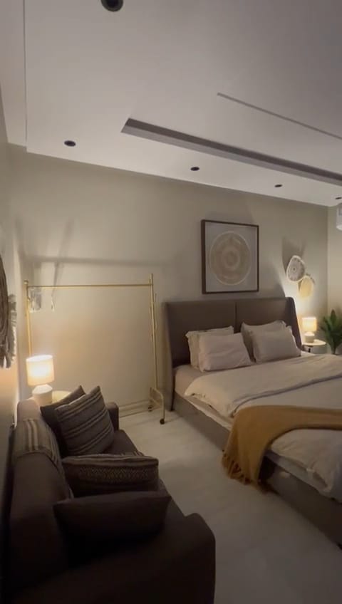 شقة مميزه بحي الملقا 2