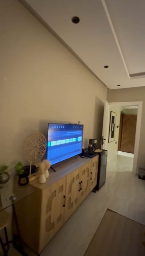 شقة مميزه بحي الملقا 9