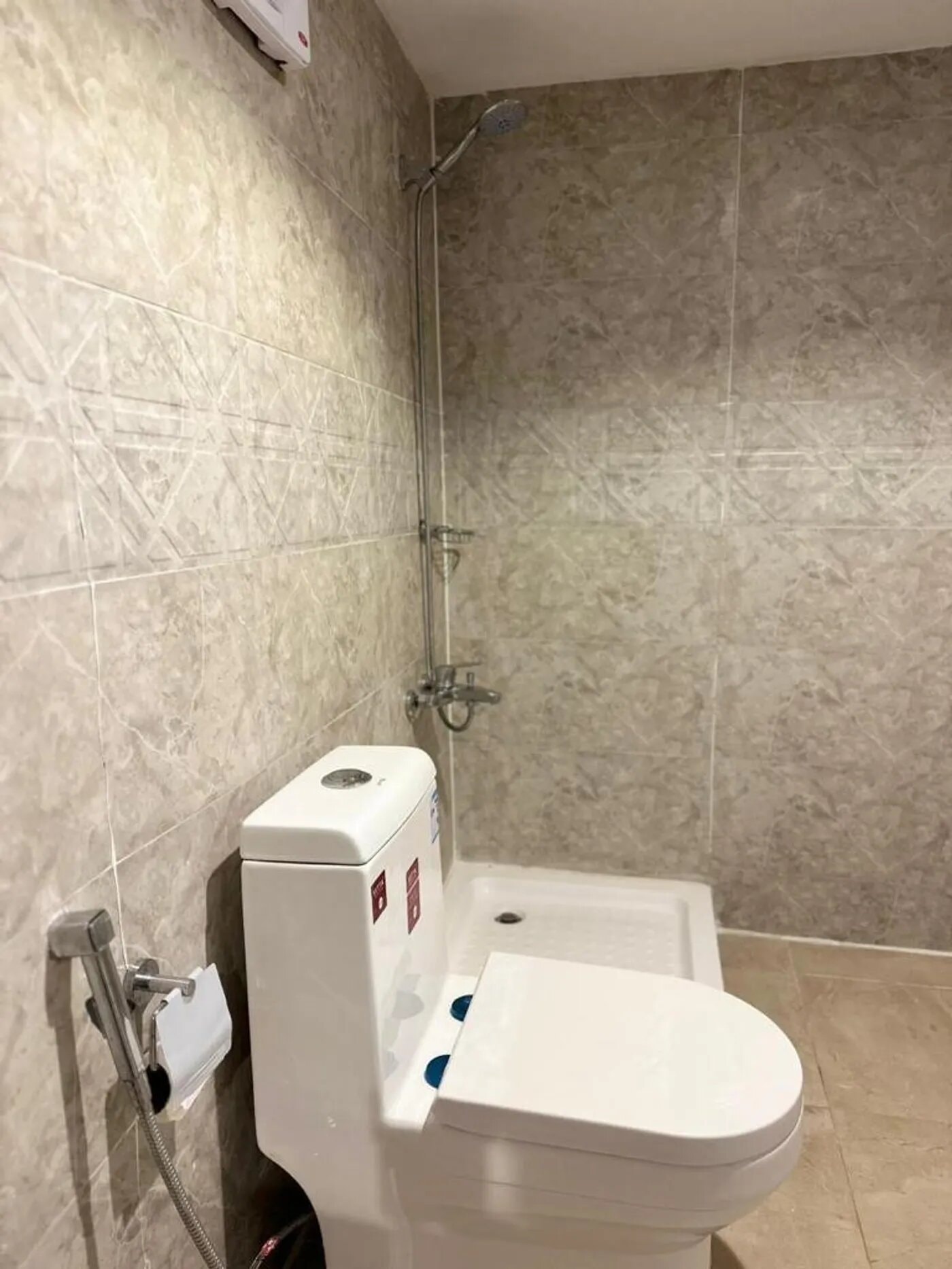 غرفة بسرير ماستر 9