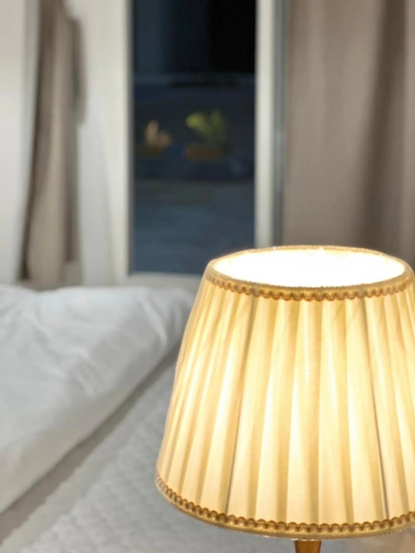 غرفة بسرير ماستر 7