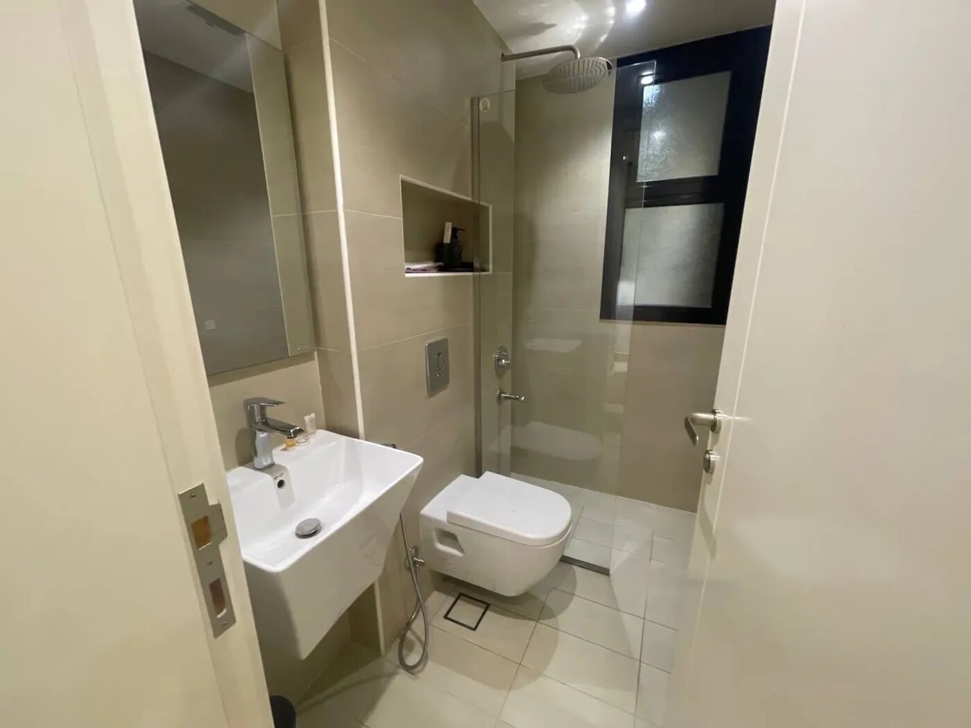 شقة بغرفة نوم وصالة 8