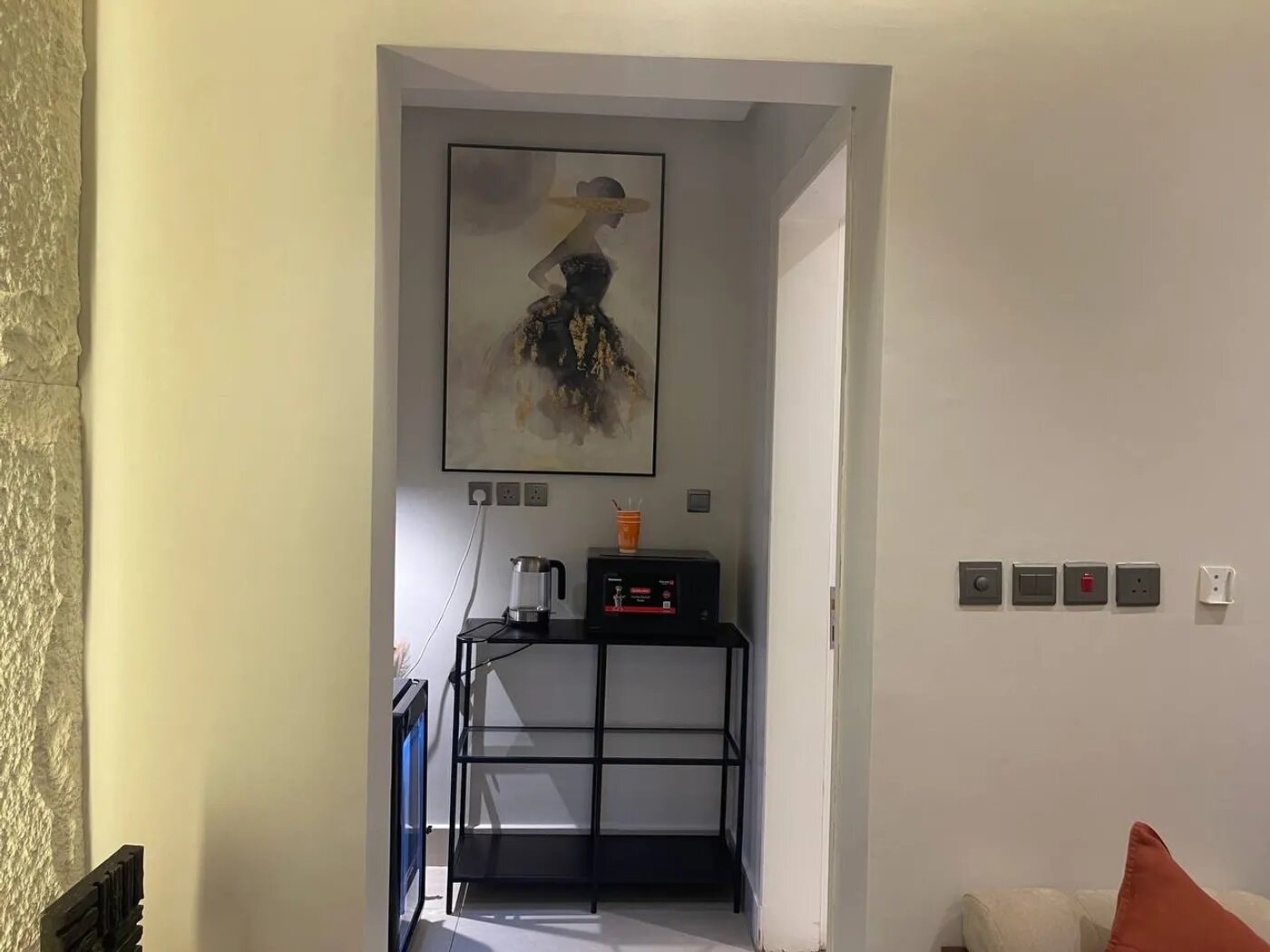 شقة بغرفة نوم وصالة 9