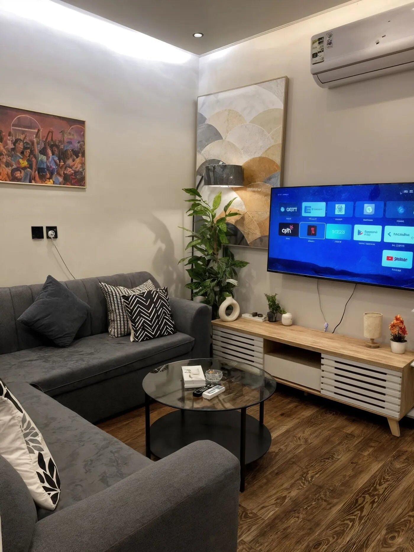 شقة بغرفة معيشة ونوم 2