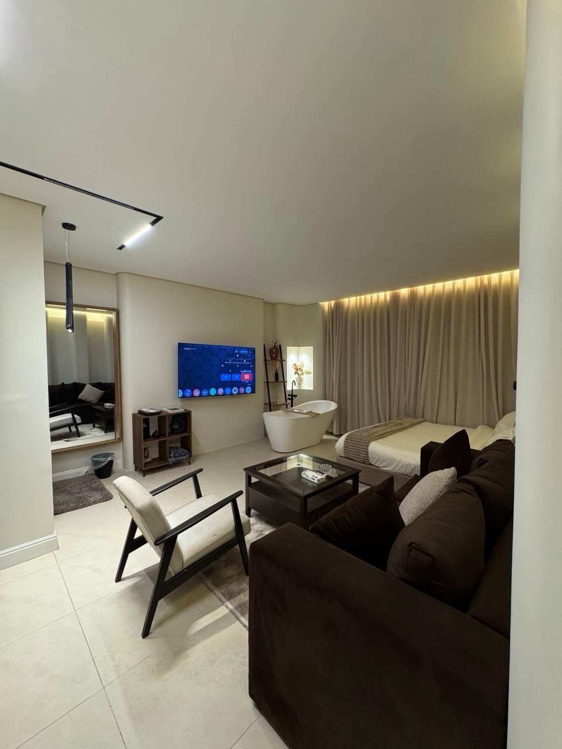 استديو واسع 7