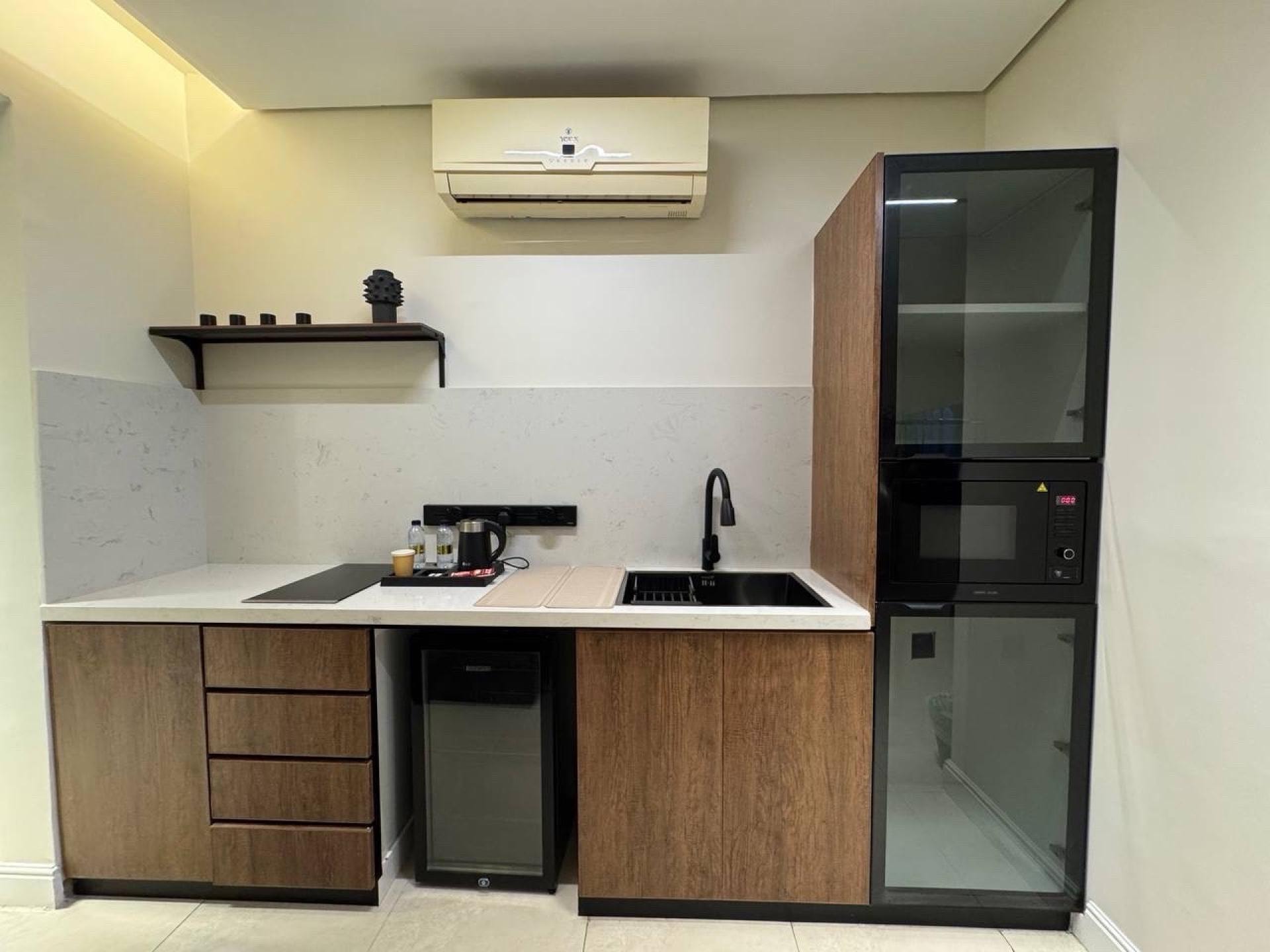 استديو واسع 9