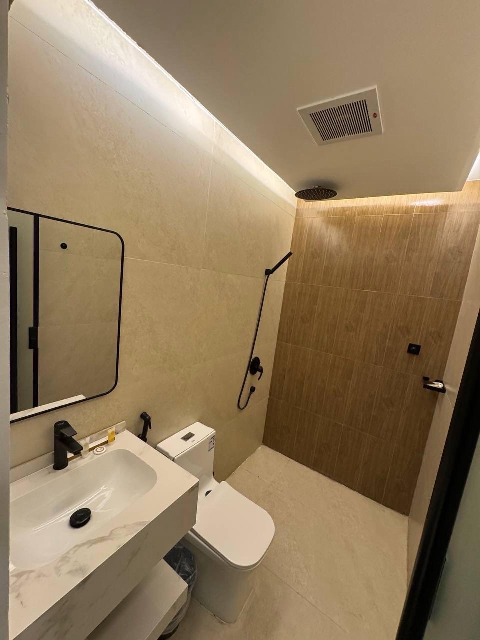 استديو واسع 10